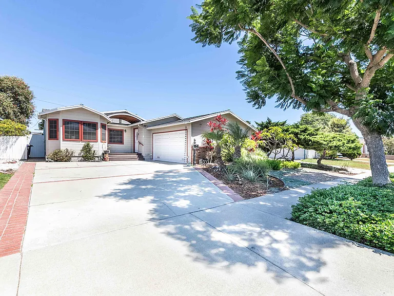 20940 Conradi Ave — Photo 22