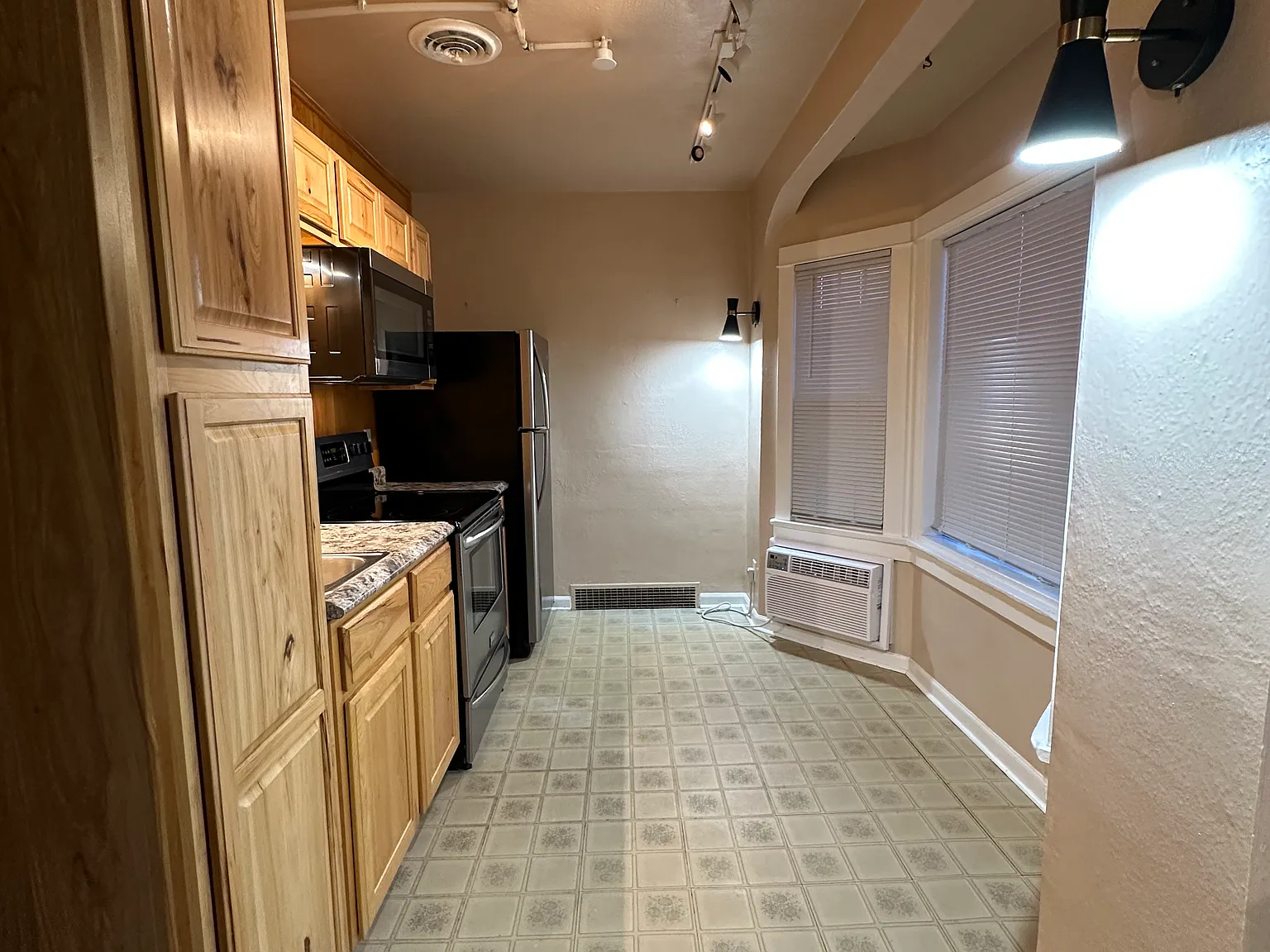 1 bed, 386 sqft, $1,200 — Photo 4