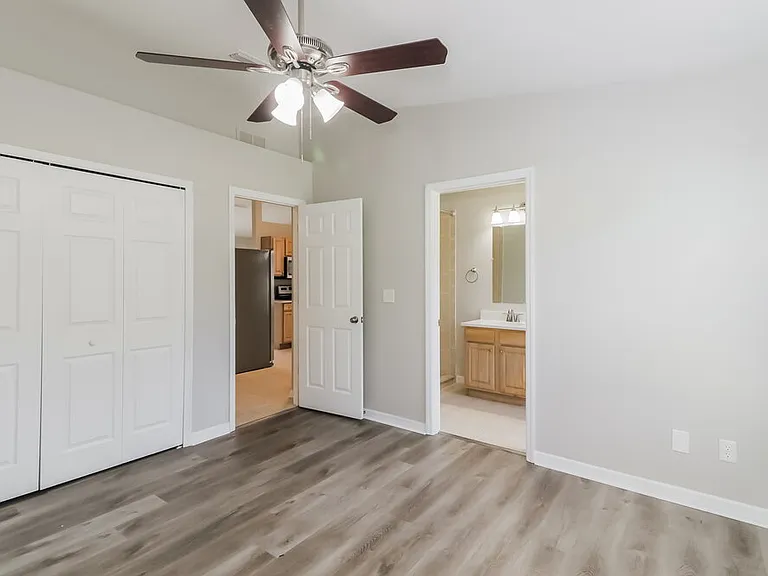 3238 Riverdale Dr — Photo 9