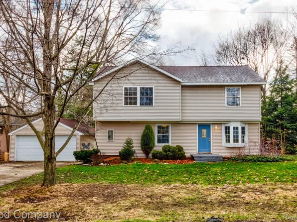 2272 Dexter Rd, Auburn Hills, MI 48326