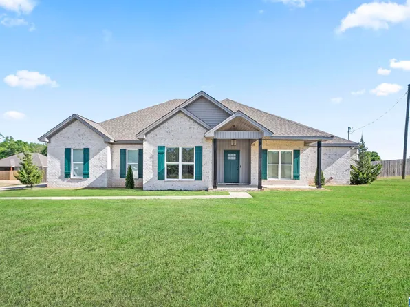 467 County Road 40 E, Deatsville, AL 36022