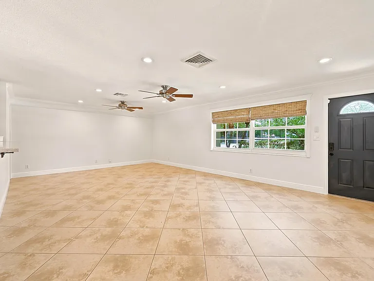 1222 SW 5th St — Photo 5