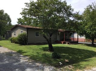 417 N Factory St, Benton, IL 62812