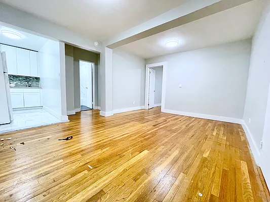 Rented by Safdie Realty Group | media 3