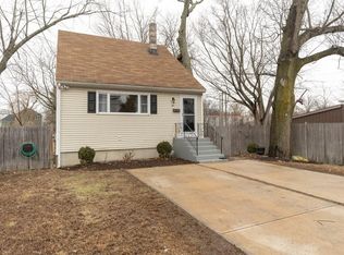 10 Carmine St, Lowell, MA 01852