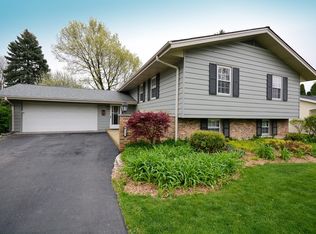 1112 S 11th St, St Charles, IL