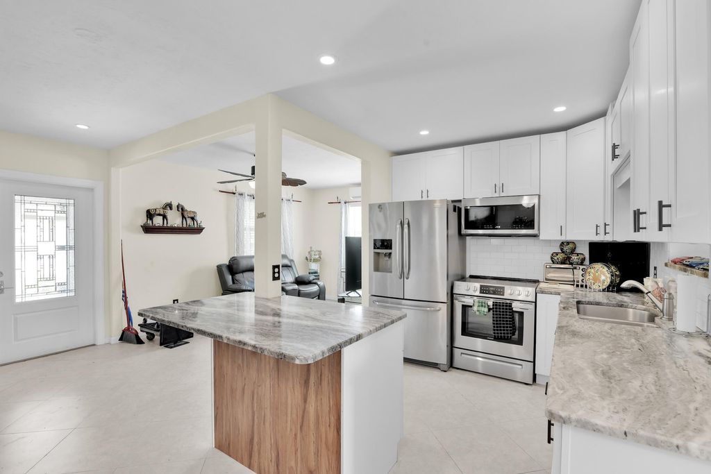 5221 NE 16TH Avenue, photo 2