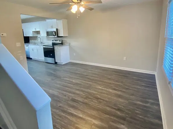 704 Grove St APT A, Bedford, VA 24523
