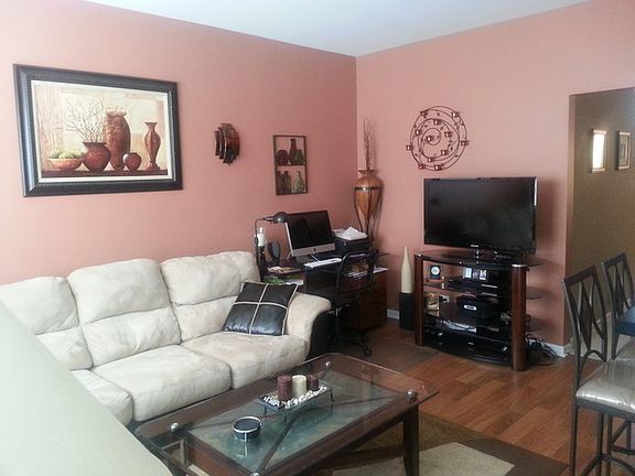 4th image of 833 Summit Creek Dr