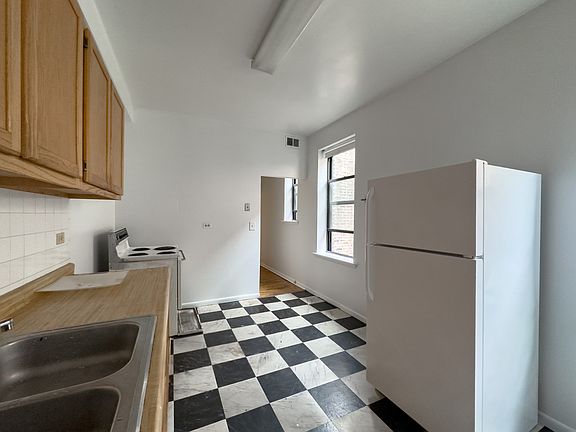 3rd image of 2319 N Kedzie Blvd Unit F-5