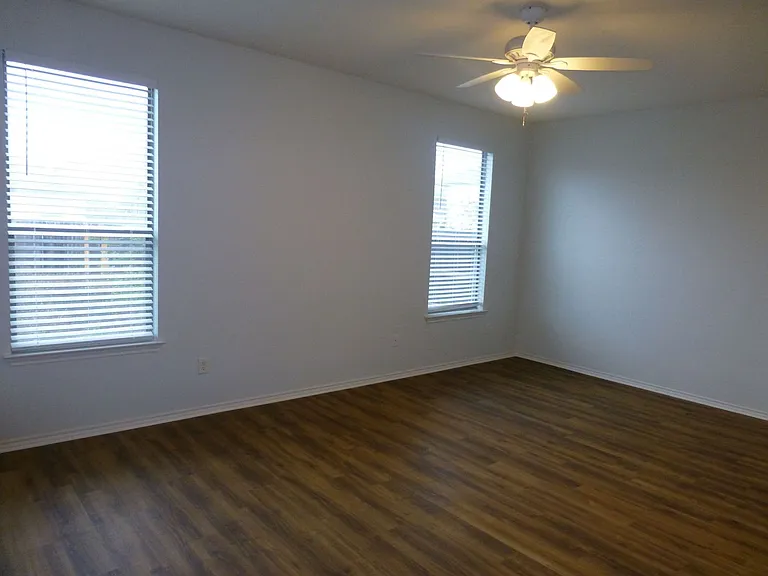 1726 E Mesa Park Cv — Photo 6