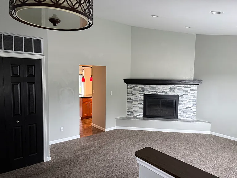 275 Evergreen Dr — Photo 2