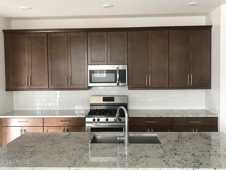 1165 E Thompson Way — Photo 3