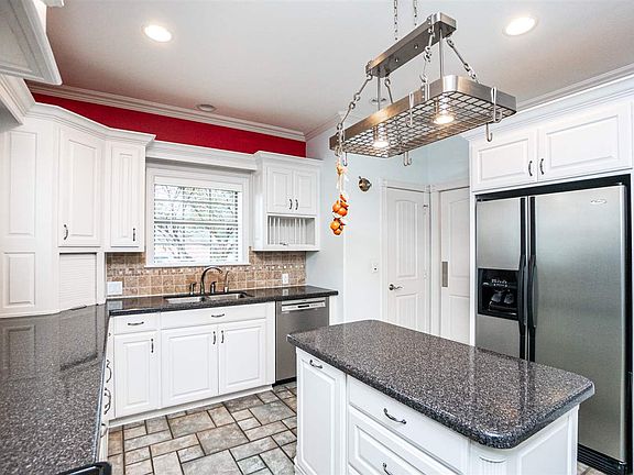 2nd image of 1410 Brassie Way