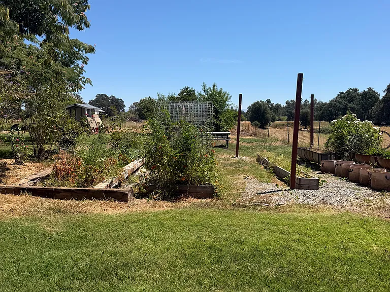 23409 Hamilton Ave — Photo 7