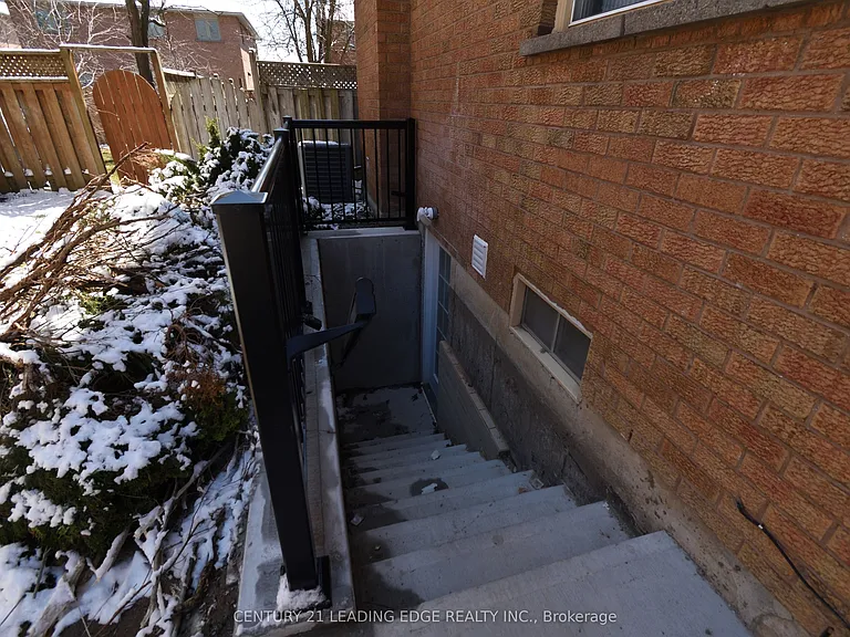 45 Lofthouse Dr — Photo 18