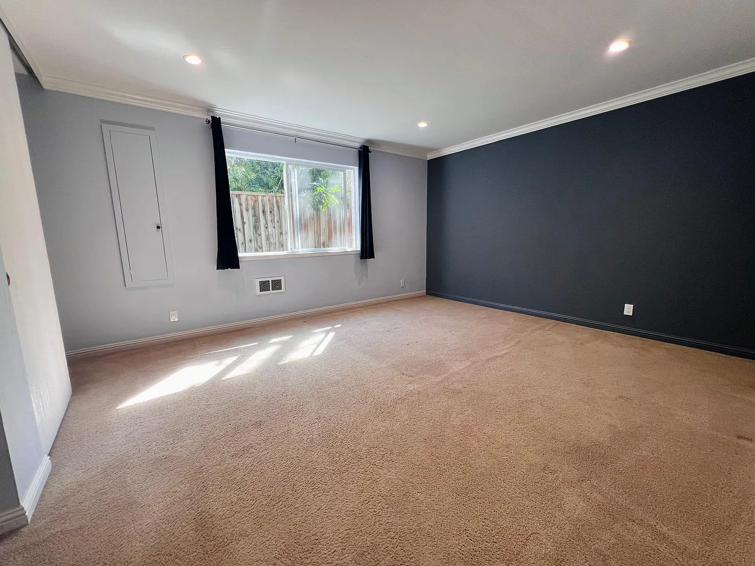 2 bed, 1083 sqft, $4,200 — Photo 1