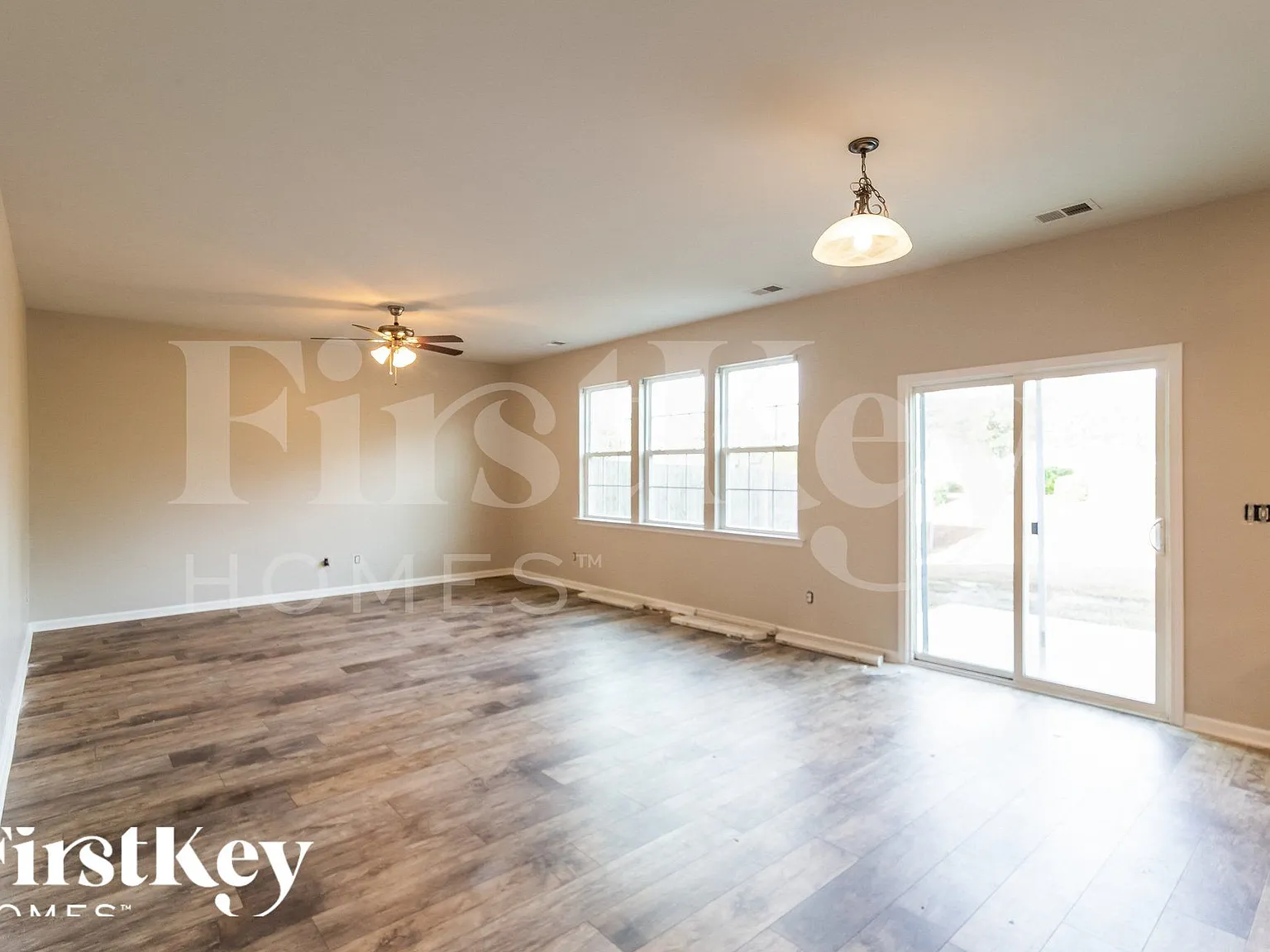 4 bed, 2.5 bath, 2490 sqft, $2,540 — Photo 4