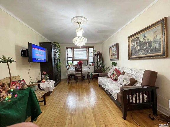 4th image of 139-06 Pershing Cres APT 1E