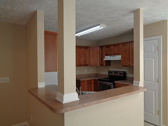 4th image of 308 Schoolhouse Ct