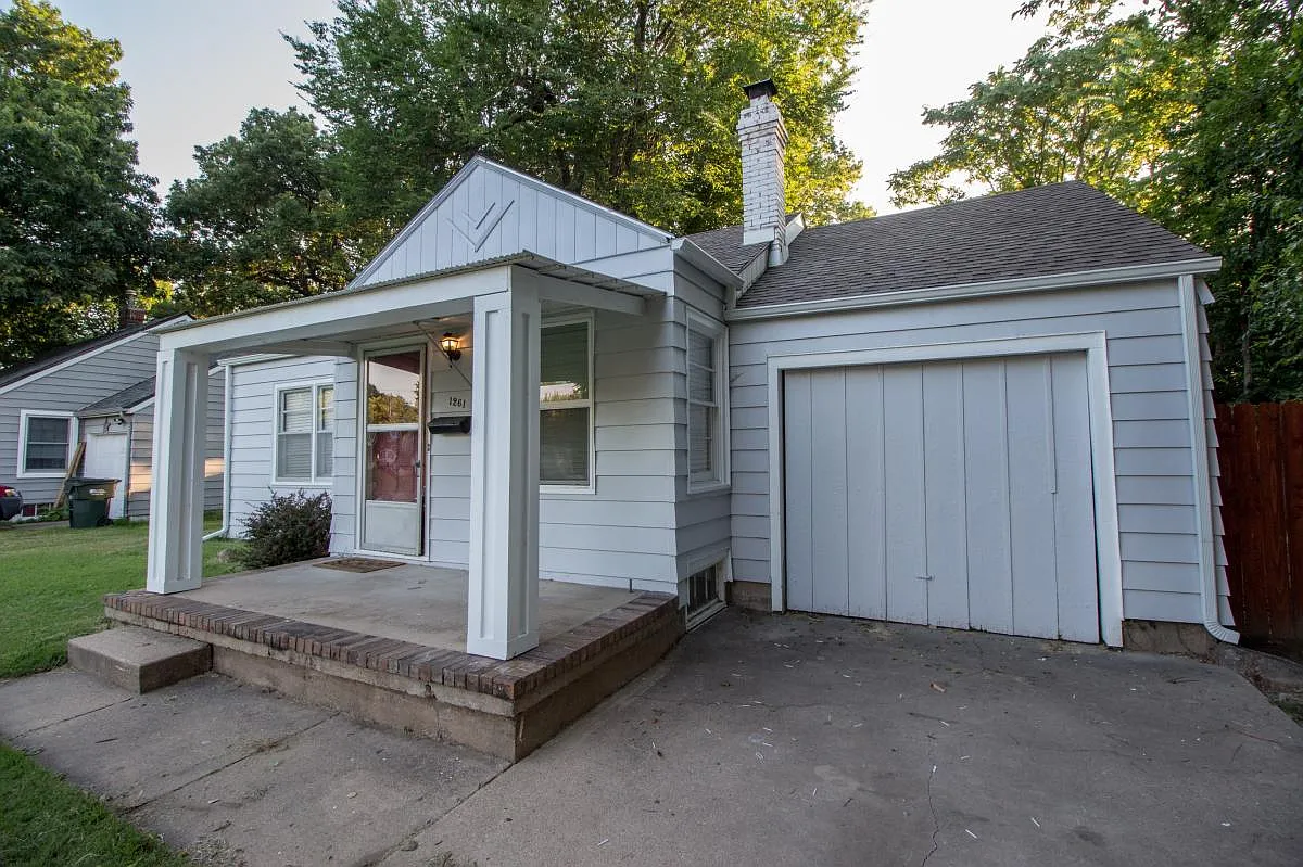 1261 S Minneapolis Avenue — Photo 1