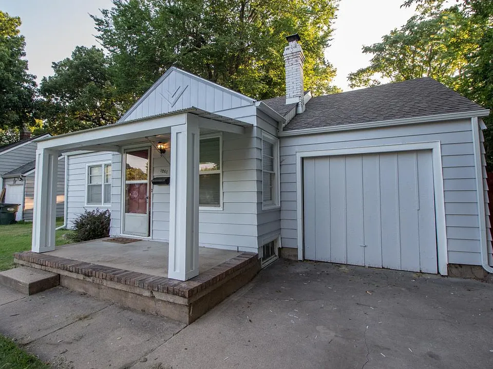 1261 S Minneapolis Ave