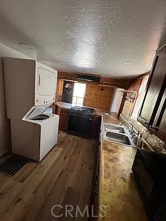 1374 Rock Ridge Dr — Photo 4