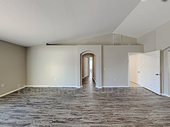 5th image of 8163 Woodvine Cir
