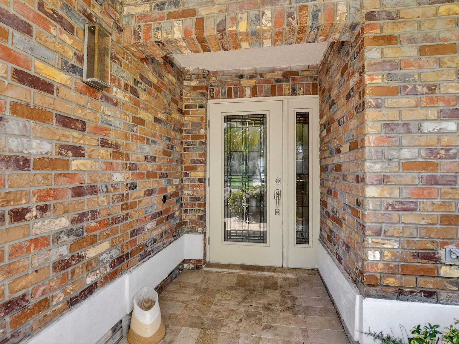 3 bed, 2.0 bath, 2128 sqft, $4,999 — Photo 4