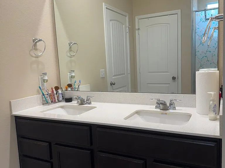 113 Queen Anne Dr — Photo 2