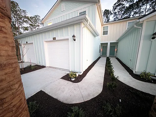 100 Vero Dr Photo 1