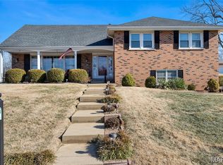 2520 Fair Oaks Dr, Saint Charles, MO 63301