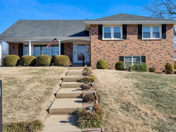 2520 Fair Oaks Dr, Saint Charles, MO 63301