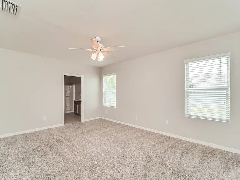 114 SW 21st St — Photo 11