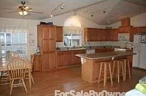 Kitchen : Has vaulted ceilings, very spacious
