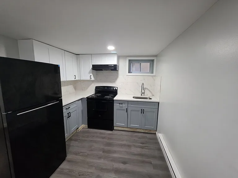 60 Bedford Ter #BASEMENT — Photo 3