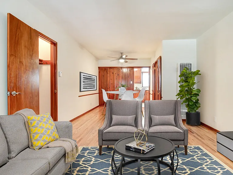 12224-34 Chandler Blvd — Photo 5