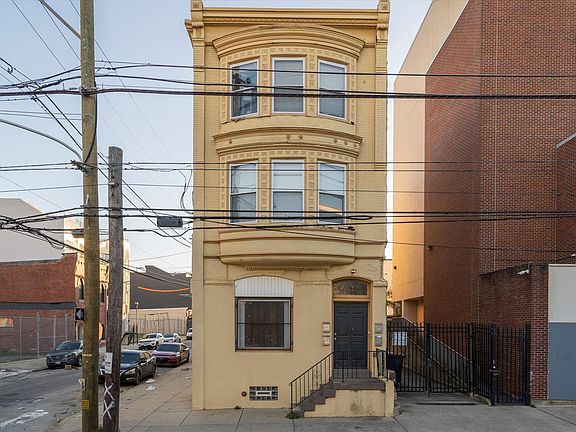 2nd image of 1508 W Oxford St APT 1R
