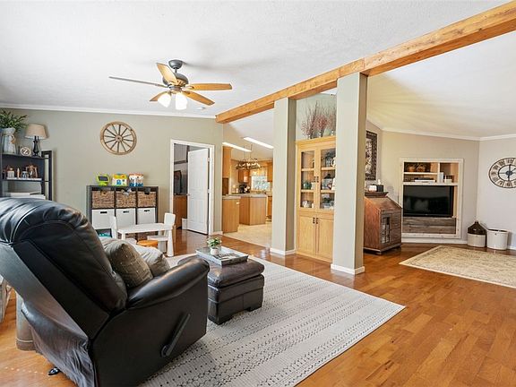 3rd image of 405 Hiland Valley Dr