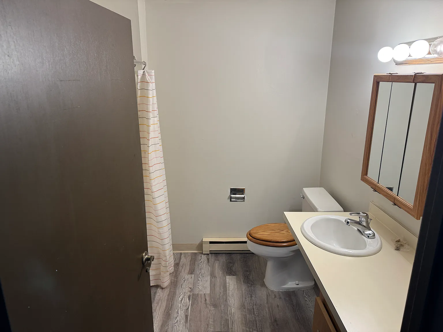 2 bed, 900 sqft, $1,300 — Photo 3