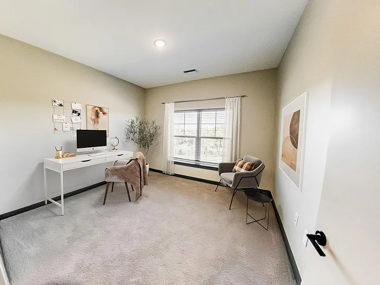 Harbor Side at Conwood Flats Apartments — Photo 6