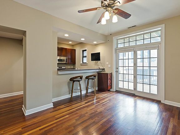 2nd image of 4755 N Malden St APT 1S