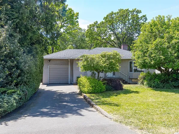 667 Jones Ter, Saanich, BC V8Z 2L6