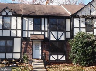 272 Chelmsford Ct, Sterling, VA 20165