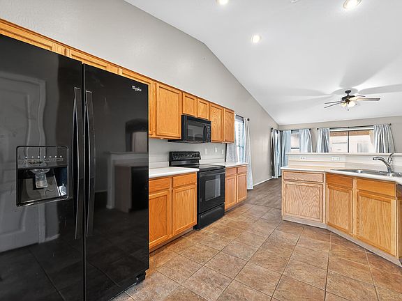 3rd image of 1723 E Santa Fiore St