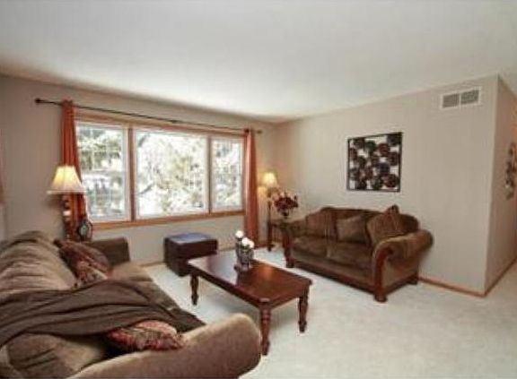 3rd image of 10128 Englewood Dr
