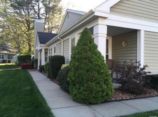 278 Glen Dr, Ridge, NY 11961