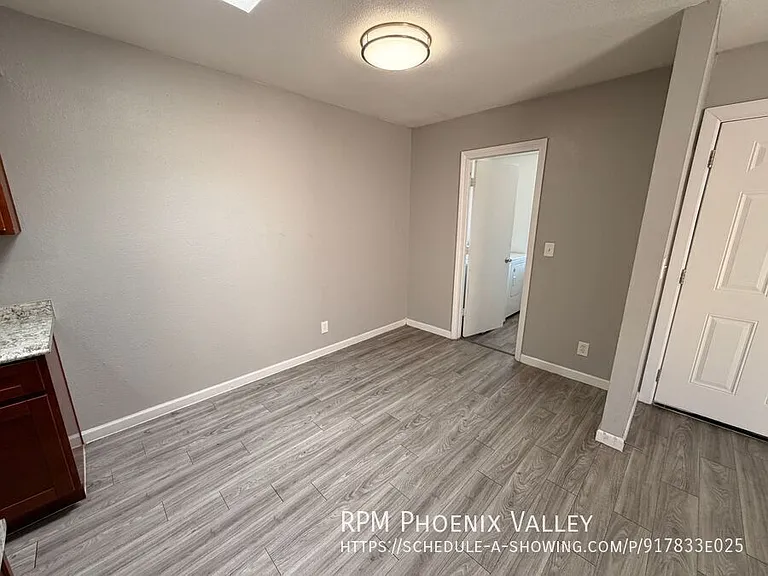 Glendale Groves — Photo 10