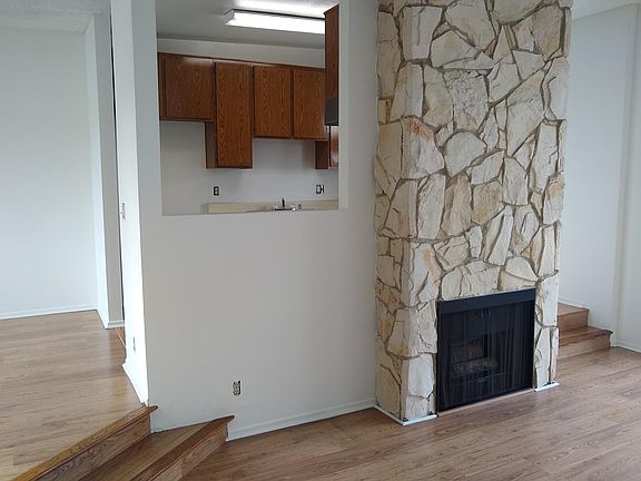5th image of 13561 Moorpark St APT 210