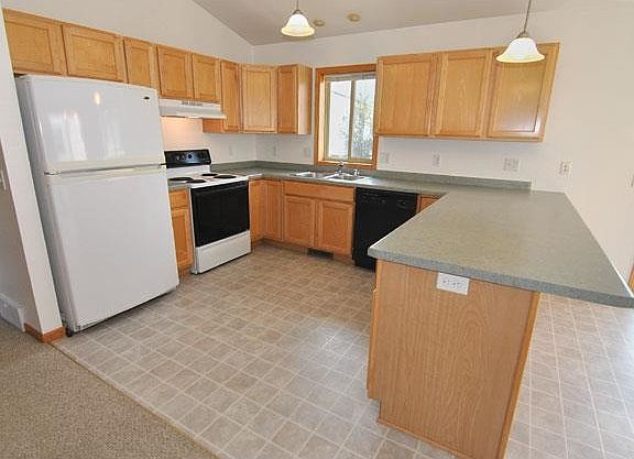2nd image of 1833-1835 Cedarbrook Ln